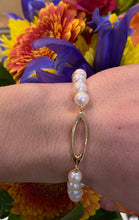 Load image into Gallery viewer, Gold Oval Link Pearl Bracelet
