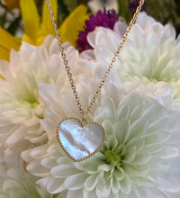 Load image into Gallery viewer, Yellow Gold Mother of Pearl Heart Pendant Necklace
