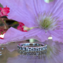 Load image into Gallery viewer, Classic Round Diamond Band
